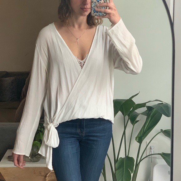 URBAN OUTFITTERS Deep V Flowy Side Tie Long Sleeve - Picture 2 of 5
